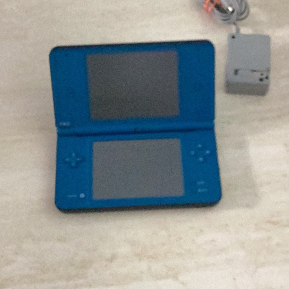 Nintendo DSi XL Console & Charger Handheld System Blue - Picture 14 of 15